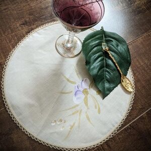 2 Vintage hand-painted doilies 🍽 tablecloth placemat tea mat